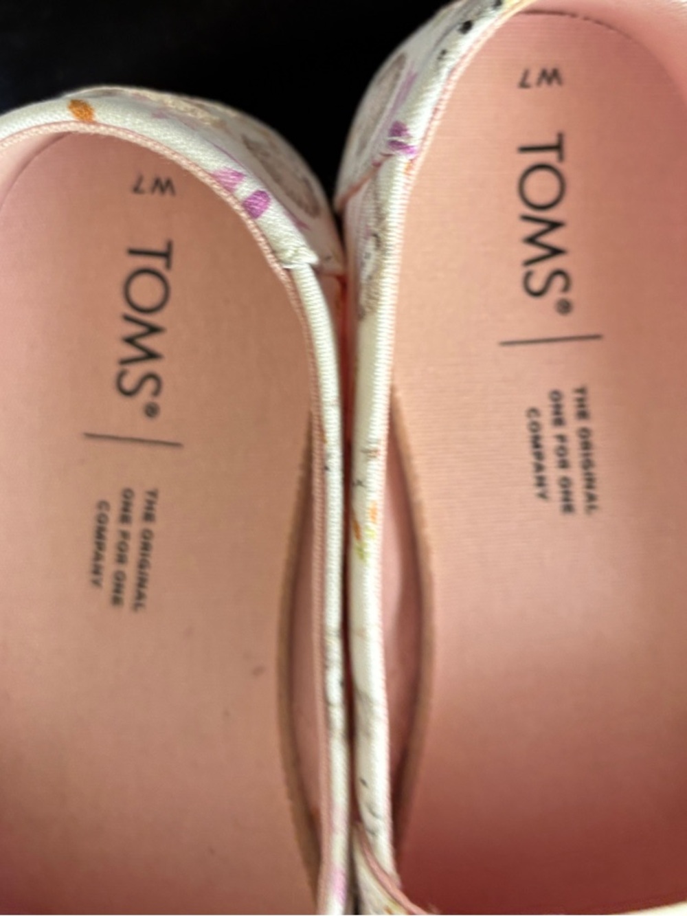 Toms Canvas Slip-Ons with Hedgehog & Floral Print - Cream & Pink Women’s Size 7 - Picture 7 of 10